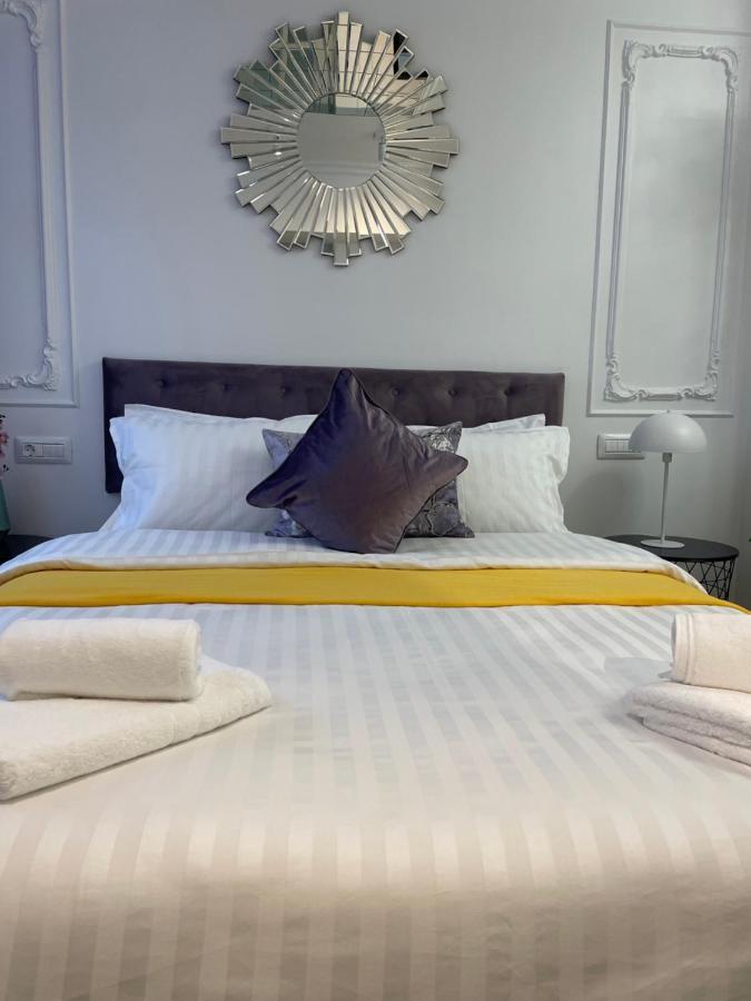 Luxury City Studios Curtea de Argeş Buitenkant foto